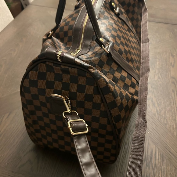 Checkered Brown Duffel Bag Approx 22x14 NWOT - Picture 5 of 7